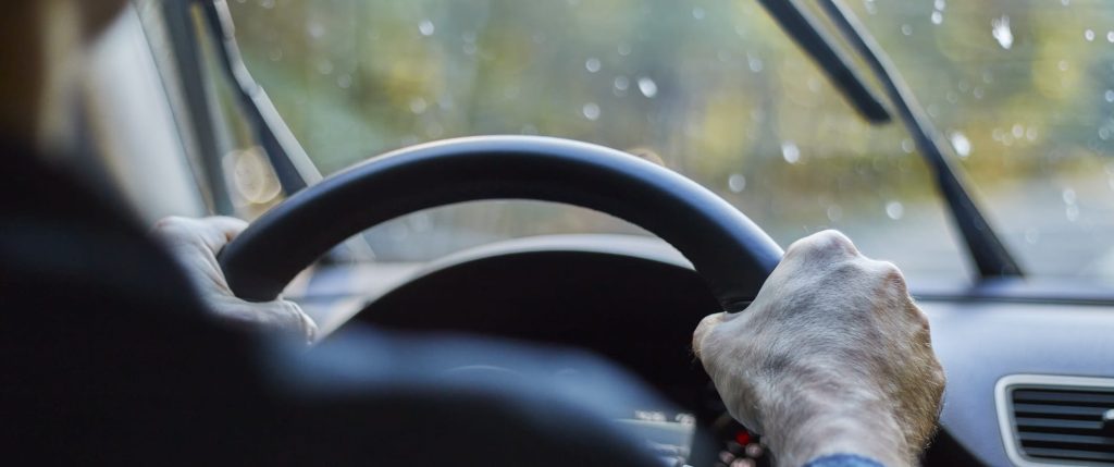 چرا فرمان و دنده قفل می شوند؟