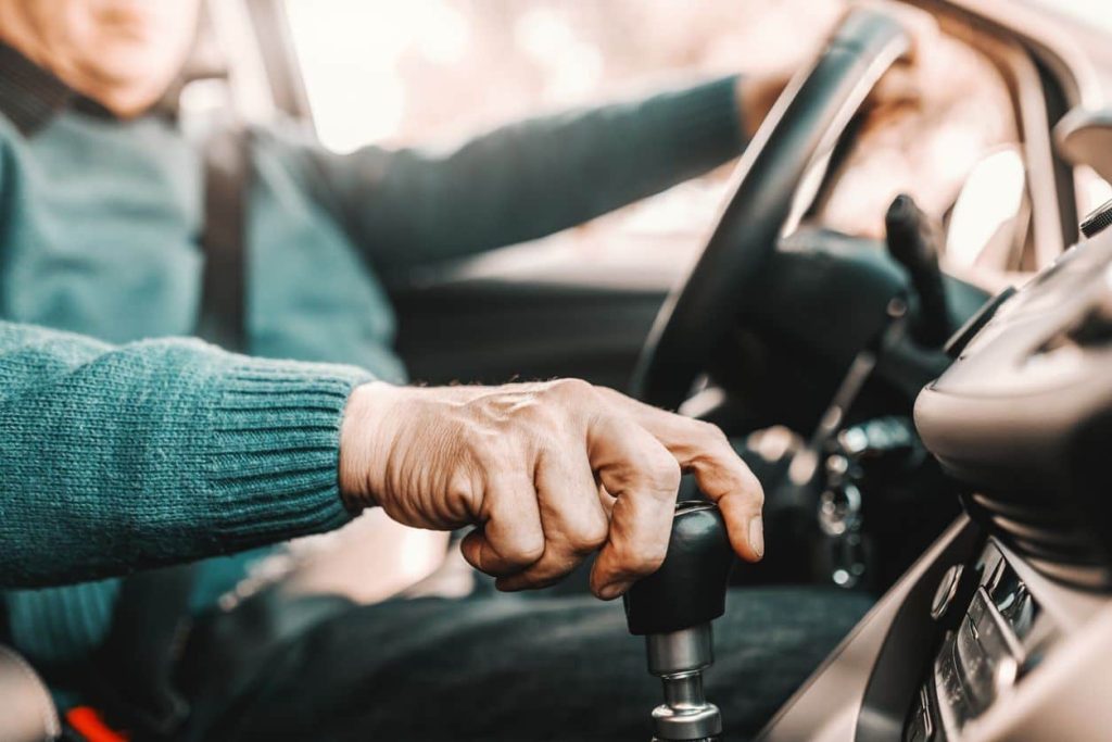 چگونه در صورت قفل شدن فرمان یا دنده عمل کنیم؟